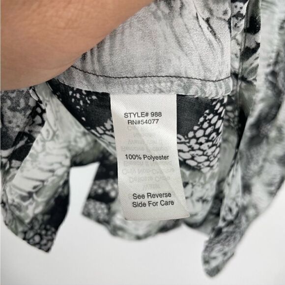 CAbi Python Snake Print Sheer Button Top
Chiffon Women's Blouse - Picture 10 of 12